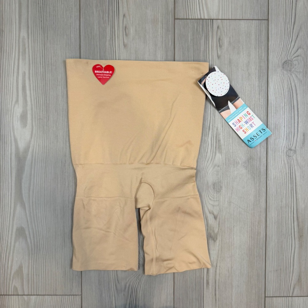 NWT Assets by Spanx Shaping High-Waist Short Naked Beige Size M 10126R Shapewear